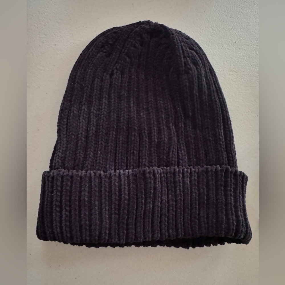 Alice + Olivia Black Ribbed Knit Beanie